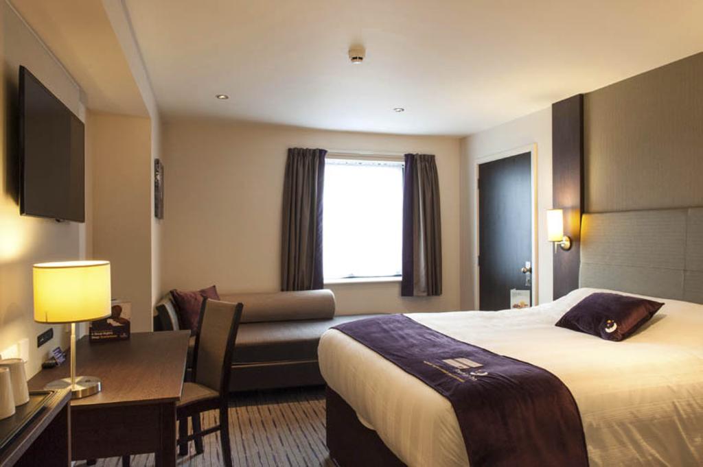 Premier Inn Peterborough - Ferry Meadows Eksteriør bilde